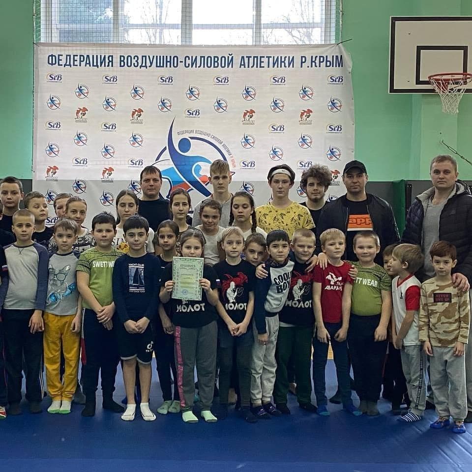 Федерация воздушно-силовой атлетики Республики Крым провела соревнования среди школьников